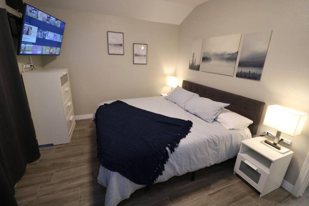 Renovated Stay, Parking, Near Dt & Airport Casa vacanze *