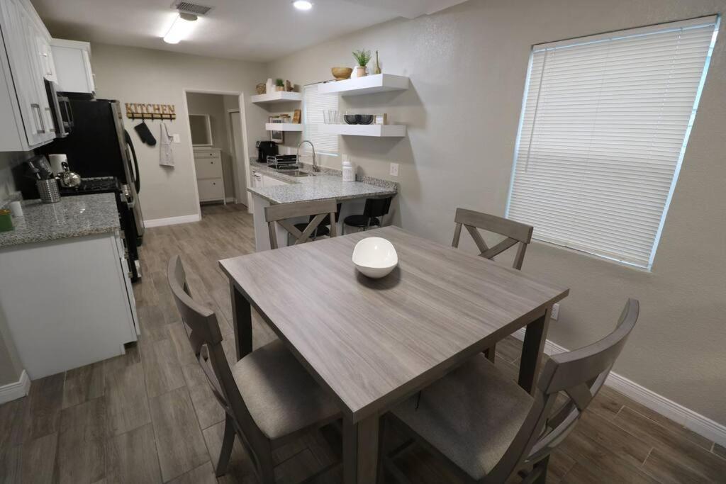 Casa vacanze Renovated Stay, Parking, Near Dt & Airport