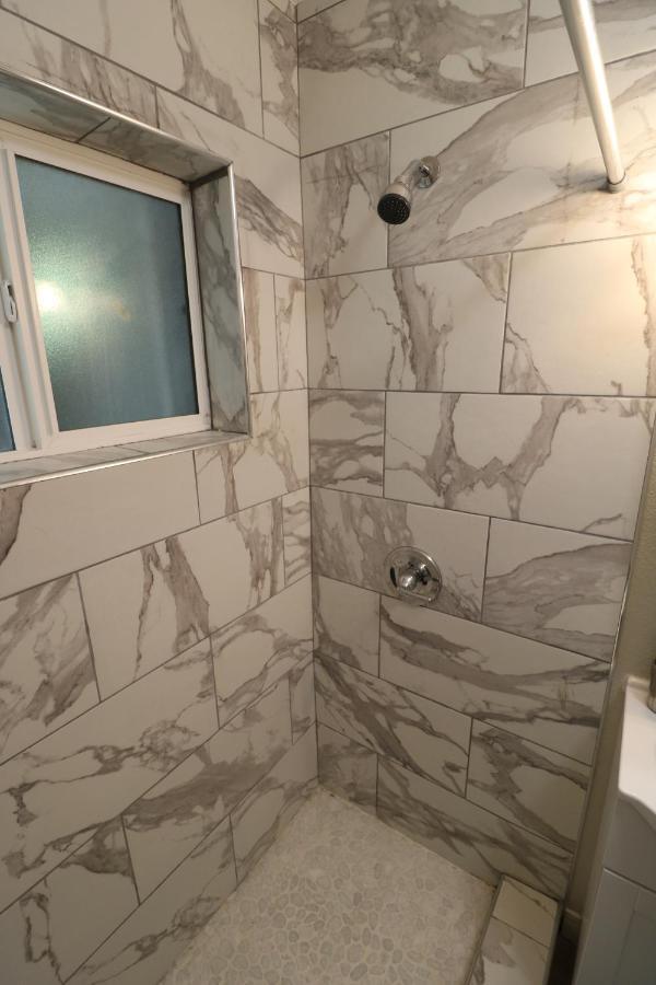 Renovated Stay, Parking, Near Dt & Airport