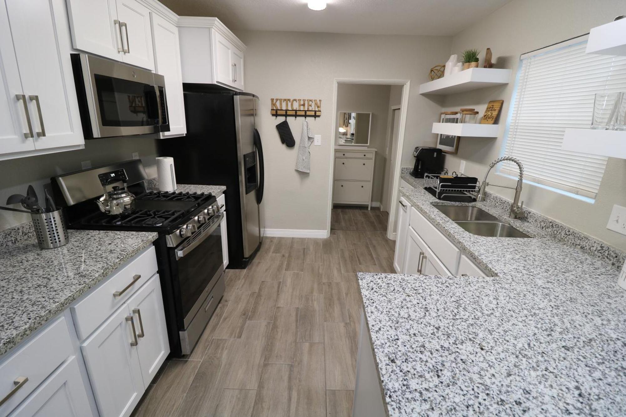 Renovated Stay, Parking, Near Dt & Airport *