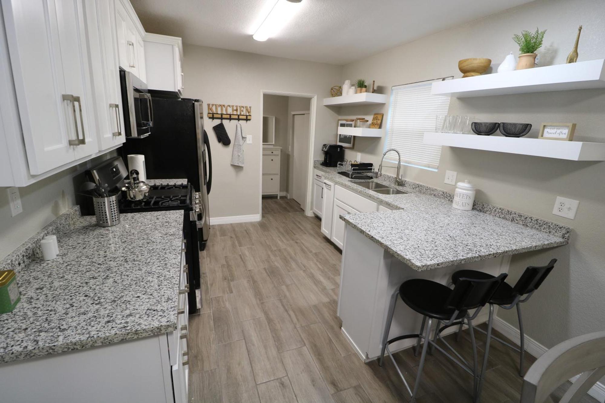 Renovated Stay, Parking, Near Dt & Airport *