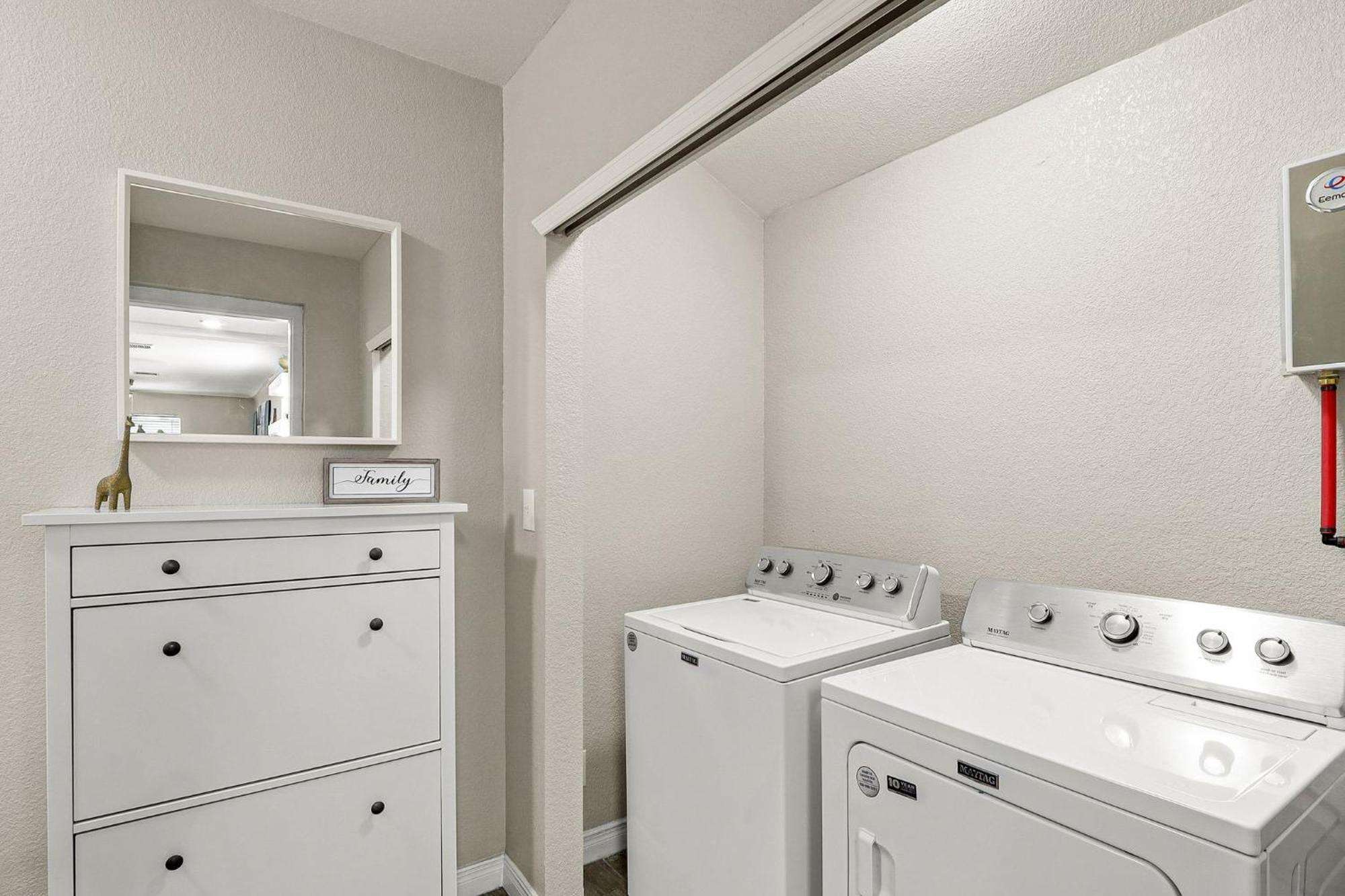 Renovated Stay, Parking, Near Dt & Airport *