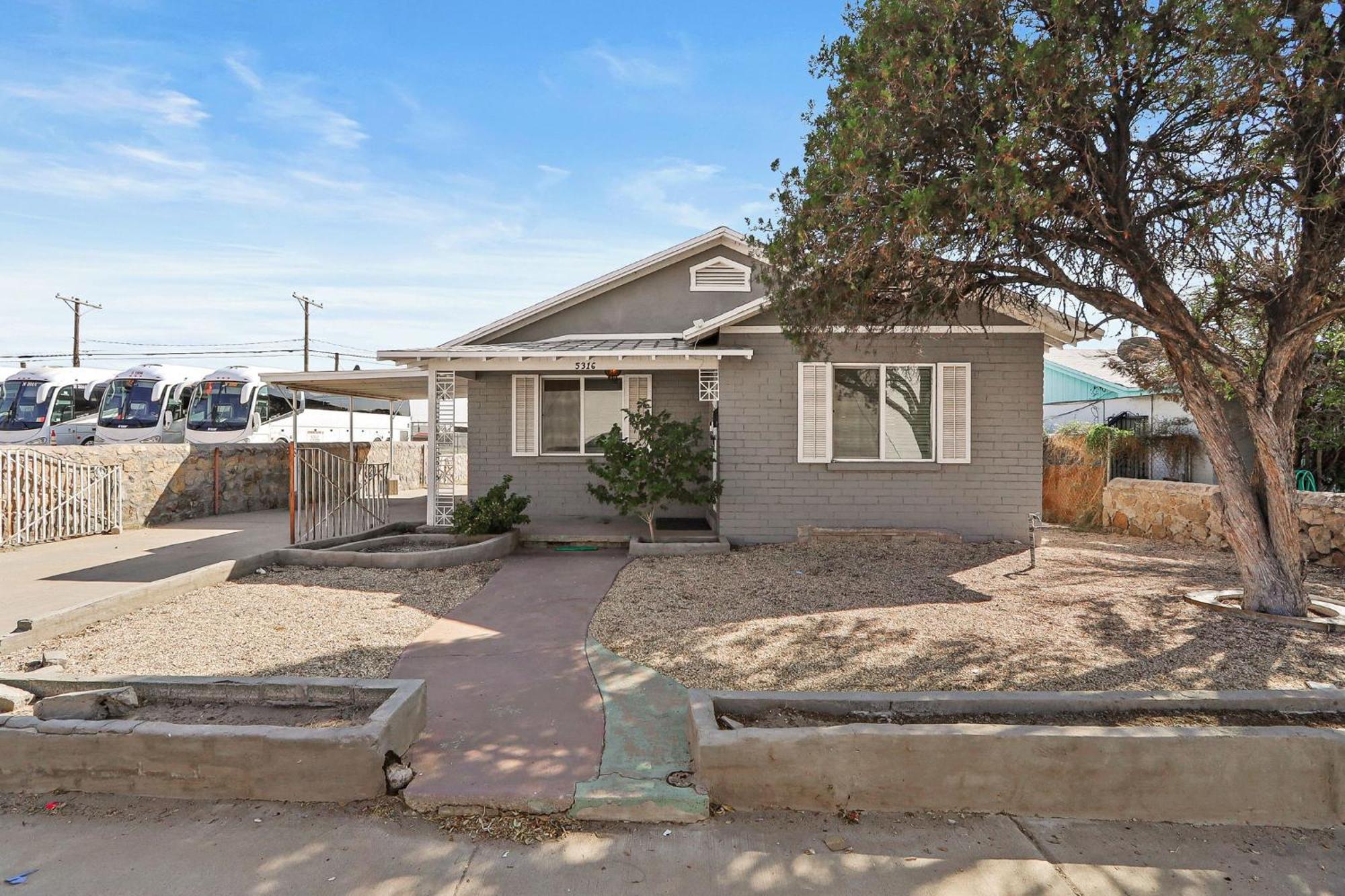 Renovated Stay, Parking, Near Dt & Airport