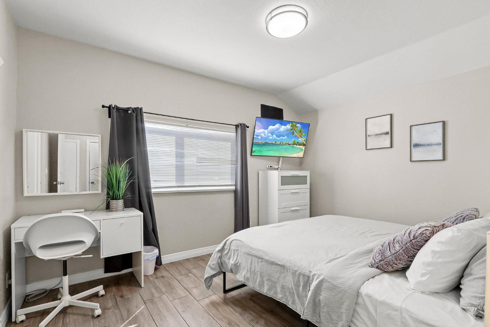 Renovated Stay, Parking, Near Dt & Airport Casa vacanze