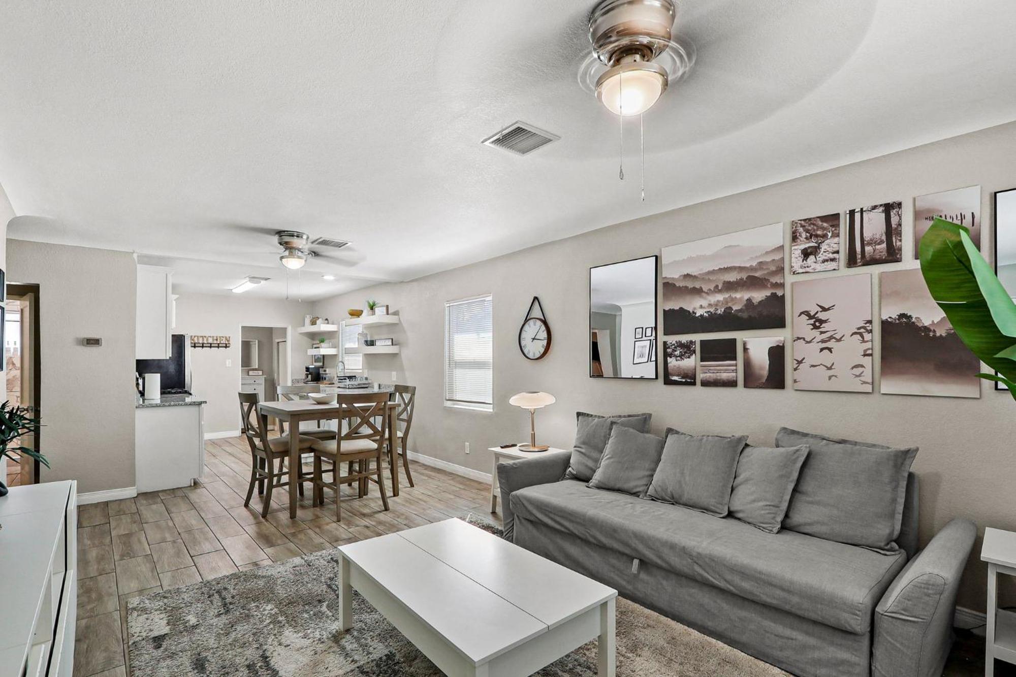 Casa vacanze Renovated Stay, Parking, Near Dt & Airport