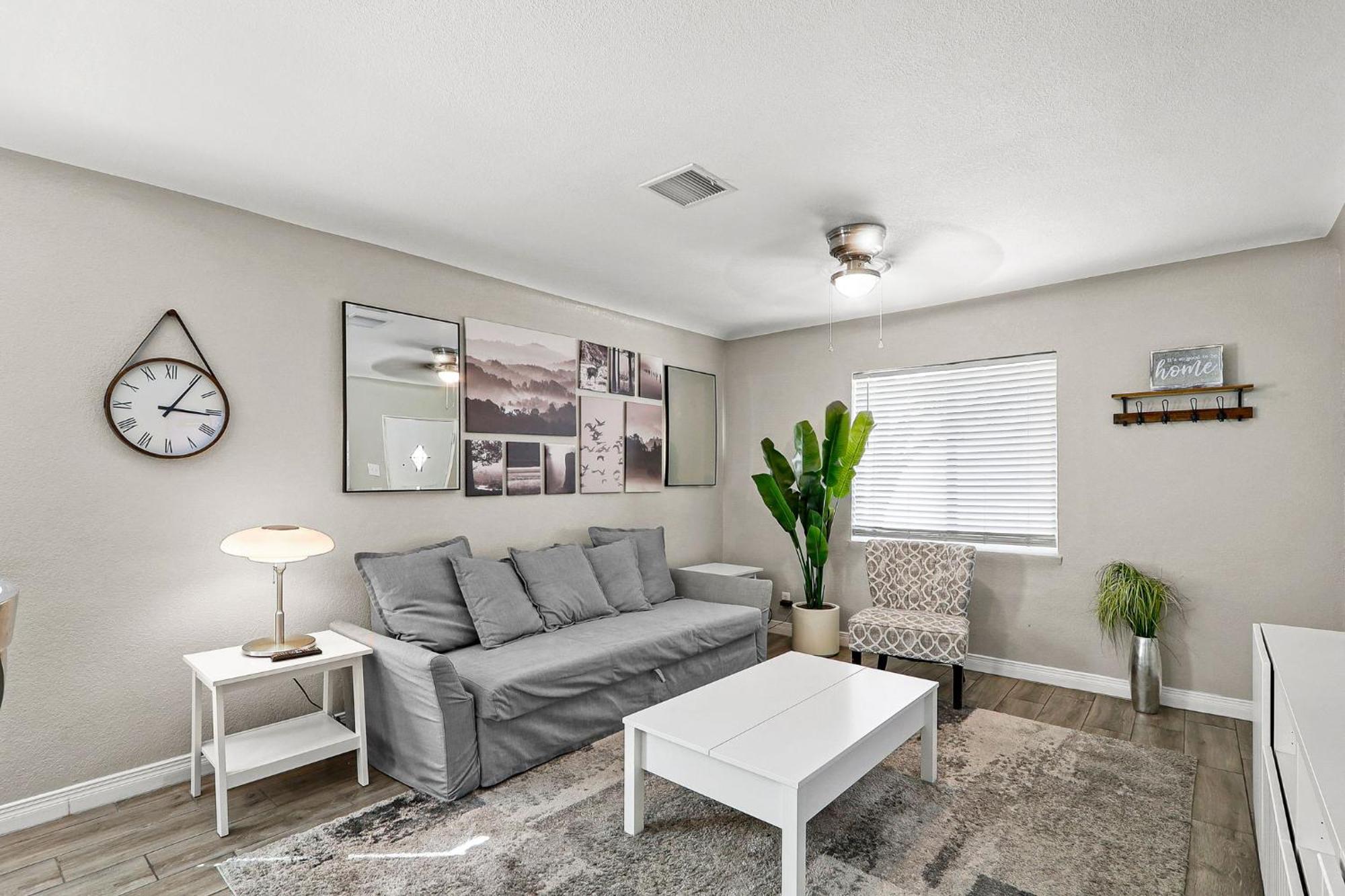 Renovated Stay, Parking, Near Dt & Airport